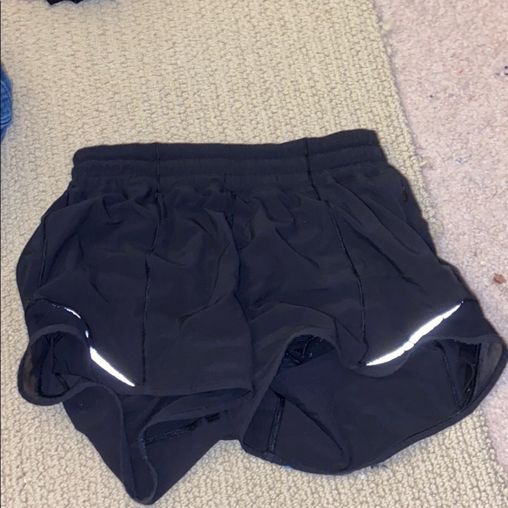 black lululemon shorts